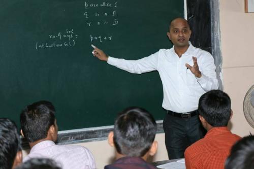 Avnish Sir giving free classes for competitive exams.