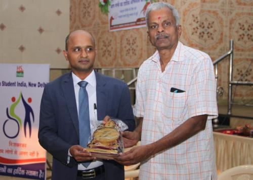 Avnish Sir receiving token of Honor.